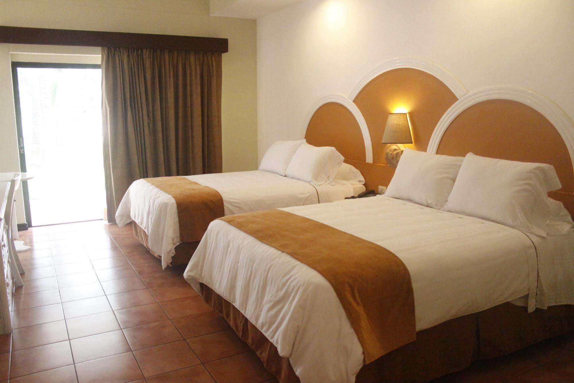 Hotel Soleil Pacifico Chulamar Dış mekan fotoğraf